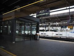 枚方市駅
関東もんの私にとっては「ひらパー」が連想されるくらいの知識しかありません。
最寄り駅は枚方公園駅なんだそうです。そんなことすら知りませんで、最寄り駅と書いてしまいましたのでお詫びして訂正します。
枚方出身の知り合いはいますが。