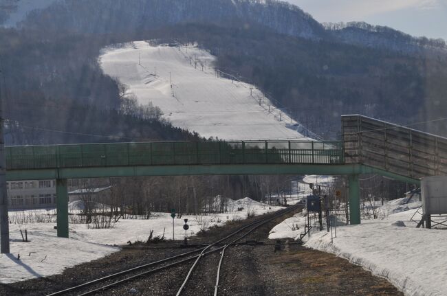 　出発します。<br />　目の前に音威富士スキー場があるようです。<br />　音威子府駅から歩いても行けそうな近さです。
