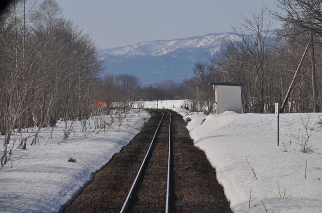 　次は2021年に廃止された紋穂内駅跡を通過します。