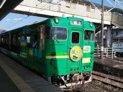 二本松駅に臨時列車 風っこ花めぐり号が来ました
乗車の15分前にネットで指定席を予約しました、ちょうどボックス席が空いていてラッキーでした