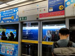 スワンナプーム国際空港到着後、ARLマッカサン駅で下車し、MRTペッチャブリーからBTSスクンビット駅まで向かって乗り換えます。