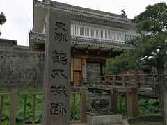 鶴丸城の御楼門です。以前来たときはこの門が再建される前でした。
