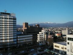 4月11日朝
天気も良く吾妻連峰の雪山が綺麗です