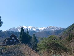 13:40
白川郷の駐車場に到着。近い方は観光バス専用なんか？ぐるっと回った遠いとこに誘導された。も～いっぱい歩かなアカンやんか～！