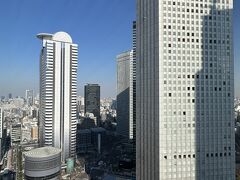 東京・西新宿『Hyatt Regency Tokyo』28F

最上階（28階）からの眺望の写真。

新宿西口ビュー。

『新宿住友ビルディング』と『新宿アイランドタワー』などの
高層ビルが見えます。