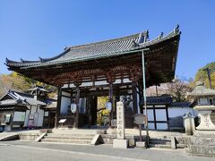 西国三十三所第13番札所の石山寺に来ました。