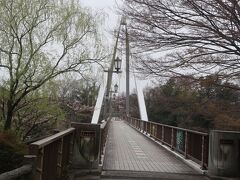 15：14、はねたき橋までやって来ました。高津戸峡遊歩道はここまでになるのかな。はねたき橋は立派な橋だけど、歩行者専用の橋なのですね。