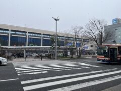 席を確保してから駅外に。郡山駅前は吹雪いていました。