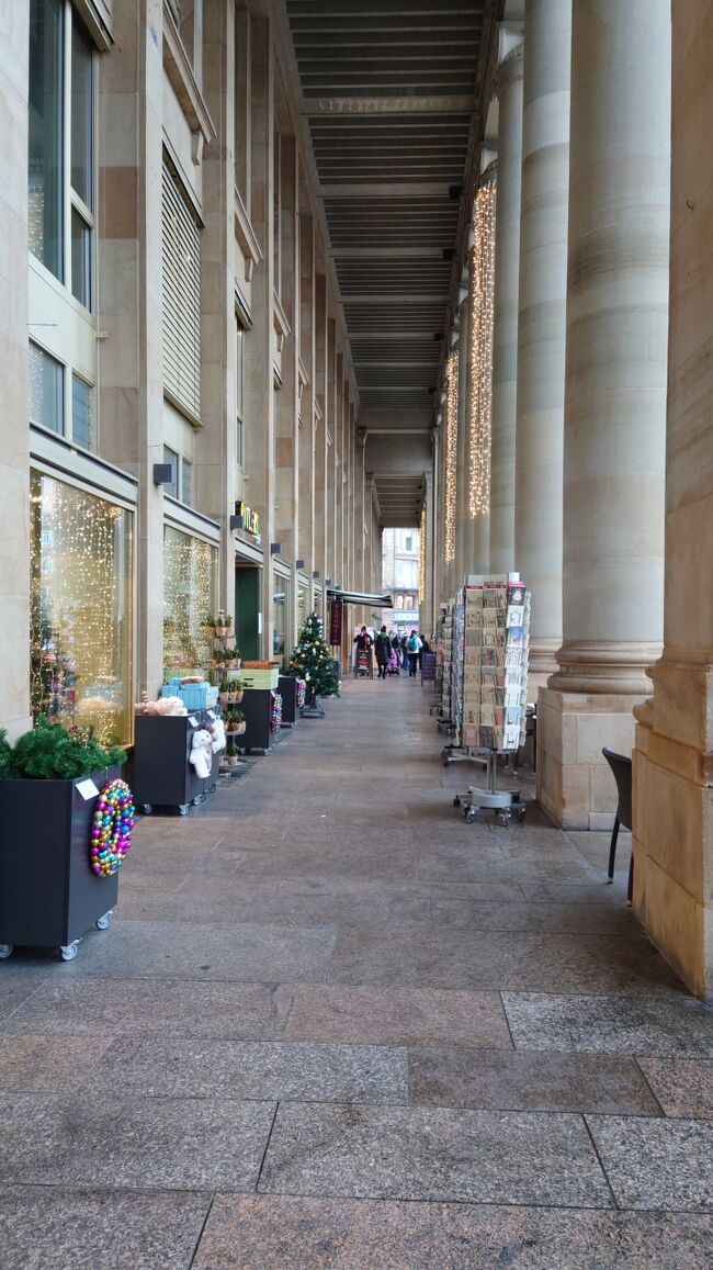 こういう建物の内側の通路がありがたい