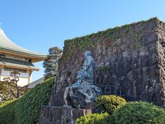 梅陰禅寺

清水と言えば次郎長！

12時50分
次郎長の墓がある梅陰禅寺にやって来ました。

境内には誰もおらず、静まり返っています。
係の人がお茶をご馳走してくれました。