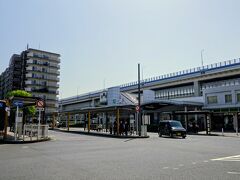 根岸駅からスタートします。
根岸駅は京浜東北線と横浜線直通根岸線が通っています。
駅前ロータリーはかなり広い。

横浜駅方面から来ると桜木町駅や石川町駅で降りる人が多くて、根岸駅に到着した頃には乗ってる人はほとんどいませんでした。