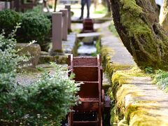 通りの脇を流れる水路。生活用水として使われてきたが、水音が優しく「日本の音風景百選」にも選ばれている