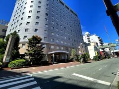 これは翌朝撮った写真ですが値段の寄りに綺麗なホテルでした
バスターミナルにもアーケードにも熊本城にも近くて場所は良かったです！