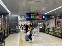 宮崎駅に到着～

時間は10:30。
早めのランチに向かいましょう。