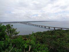 「来間大橋」橋で繋がったため、一大観光地に変貌したそうです。