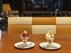 東京・西新宿『新宿グリーンタワービル』2F【Denny’s】

ファミレス【デニーズ 新宿中央公園店】にやってきました。

夜カフェを楽しみます♪

このそばにある『ヒルトン東京』のスイートルームはこちら↓

<新宿『ヒルトン東京』宿泊ブログ ① クラブラウンジ
【エグゼクティブラウンジ】のアフタヌーンティー時のスイーツ★
ホテルショップ【ショコラブティック】>

https://4travel.jp/travelogue/11784034

<新宿『ヒルトン東京』宿泊ブログ ② ヒルトン・オナーズ
ダイヤモンド会員特典で最も広いお部屋「タワースイートキング」に
アップグレード！眺望＆浴室>

https://4travel.jp/travelogue/11784263

<新宿『ヒルトン東京』宿泊ブログ ③ クラブラウンジ
【エグゼクティブラウンジ】カクテルタイム時のフード＆アルコール
『パーク ハイアット 東京』【ピーク ラウンジ】【ピーク バー】から
の眺望★ターンダウン後のスイートルーム>

https://4travel.jp/travelogue/11786709

<新宿『ヒルトン東京』宿泊ブログ ④ 朝からクラブラウンジ
【エグゼクティブラウンジ】でアルコールを何杯も♪
【マーブルラウンジ】の朝食ブッフェ★ジム＆プール＆サウナ＆
温浴施設★高級すき焼き【人形町今半】新宿高島屋店でランチ>

https://4travel.jp/travelogue/11786711

<新宿『ヒルトン東京』宿泊記（１）2019年4月27日に3つのエリアに
拡張され新たに生まれ変わったクラブラウンジ
【エグゼクティブラウンジ】編>

https://4travel.jp/travelogue/11489321

<新宿『ヒルトン東京』宿泊記（２）新ルームが誕生！
改装されたエグゼクティブフロアのスイートルーム
「ジュニアスイートキング」にアップグレード☆彡>

https://4travel.jp/travelogue/11498005

<新宿『ヒルトン東京』宿泊記（３）新【エグゼクティブラウンジ】の
プレディナーカクテル、【バー＆ラウンジZATTA】でモエシャン♪
ジム＆温浴施設>

https://4travel.jp/travelogue/11504010

<新宿『ヒルトン東京』宿泊記（４）新【エグゼクティブラウンジ】＆
【マーブルラウンジ】の朝食ブッフェ、フィットネスセンター、
プール、テニスコート>

https://4travel.jp/travelogue/11506270