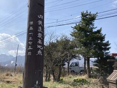 
野辺山のJR鉄道最高地点に寄り道しました。
隣には小さな神社があります。最高地点ですから、何かご利益があるかもしれません。
