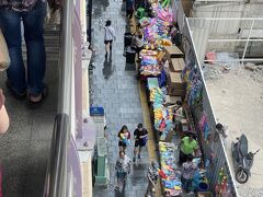 サラデーン駅で降りてみます。