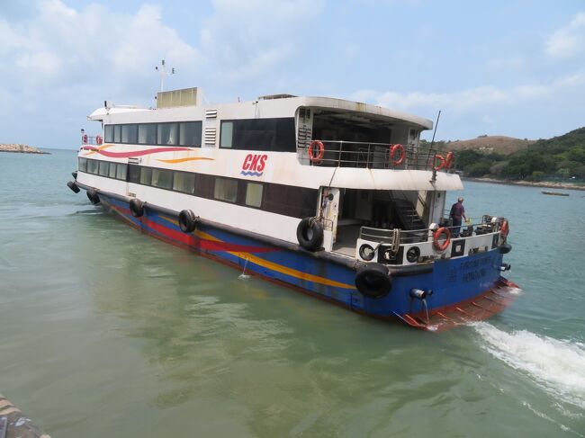 船客をおろしたフェリーは岸壁を離れていきます。