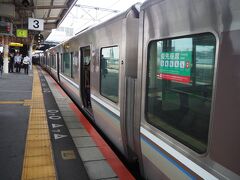 わずか13分でお隣滋賀県の石山駅
新快速、速くて快適！