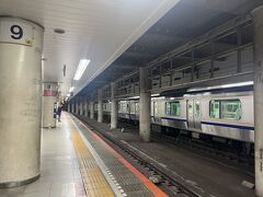 おはようございます。

朝9:00前の東京駅。
総武線の地下ホームから出発します。
1972年にできた地下ホームは歴史感じる良き雰囲気。