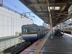東京駅からたった24分で船橋駅に到着。
便利な場所だね。
そして大きなホームだ。