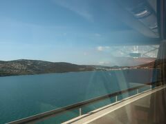 アドリア海に沿って進むので景色がいい。