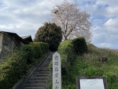 ガイドの方からお勧めされた岩屋山古墳も見に行った
飛鳥駅に戻る途中にあります
