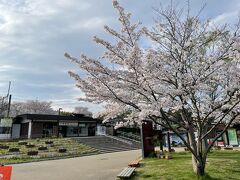 飛鳥駅　道の駅飛鳥も同じ敷地にある