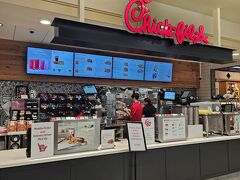 Chick-fil-A(チックフィレイ)

フードコートにあるここのお店のディップソースが美味しいかったと
2月にハワイに来た次女に聞いていたので寄ってみた。