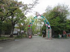 【池田市立五月山動物園】

無料の日本で2番目に小さい動物園です。
一番小さいのはレッサーパンダの繁殖飼育で有名な福井県の西山動物園だそうです。