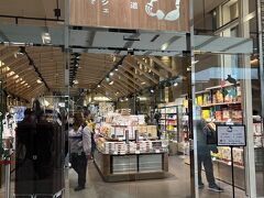 札幌駅西口、大丸のむかいにある『北海道四季マルシェ』

北海道のおみやげの品ぞろえが豊富です。