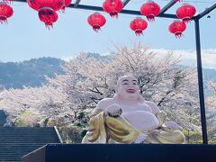 やたら存在感のあるあの方のいるお寺、佛光山法水寺。

桜見事に満開です。

通ってきた道すがらの桜も綺麗だった～ソロドライブなので「きゃー、綺麗だね」とか誰かに言えなくてちょっと残念です（笑）