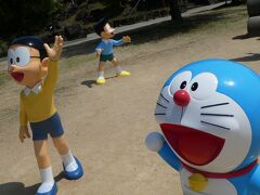 続いては高岡おとぎの森公園に行きました。
高岡市は藤子・F・不二雄が二十歳の上京するまで過ごしたふるさとです。
高岡にはゆかりのスポットがあちこちにあるようです。
