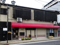 近江牛を食べようと目を付けていたお店
「くすたろう」へやって来ましたが・・・　
がーーーん　営業してない；