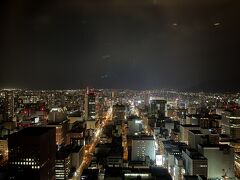 JRタワーホテル日航札幌 35階にあるスカイレストラン『丹頂』からの夜景。