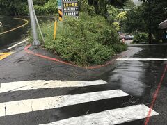 バスに乗って
紗帽山温泉に向かう