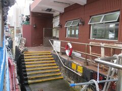 乗り場は香港島東部の西湾河(サイワンホー）の埠頭です。MTR西湾河駅からは少し離れていますが、歩いて行ける距離です。