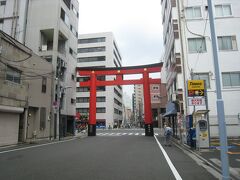 こんにちは　　Terumin   です。
上野駅下車、台東区を浅草方面へ歩いてみようと思います。
まずは　下谷神社です。
これは　一の鳥居