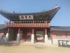「華城行宮」は、李氏朝鮮王朝末期に、正祖大王が築いたお城内の別邸で「チャングムの誓い」の撮影地として使われたこともあるそうです。（入場1,000ウォン）

韓国の宮殿は、どこも似たようなつくりと感じます。
海外の方から見ると、日本のお城や神社仏閣も同じ様に見えるのでしょうか？