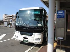 空港リムジンバスで 秋田市内へ移動
　