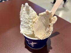 せっかくなのでジェラートをいただきました！ほうじ茶とバニラかな…。