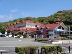 そして向ったのは堂ヶ島。

ここで堂ヶ島洞窟巡りの遊覧船乗り場にやってきます。

ところが！何と！本日欠航とのことーー。