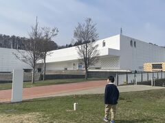 青森県立美術館