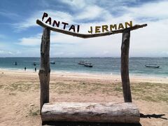 「ジャーマンビーチ」。
クタビーチの割れ門からは約1.7km。