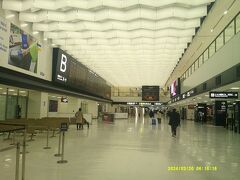 第２ターミナルにとうちゃこ。

そもそも令和初の成田空港ですので、第二に来るのも何年振りなのか思い出せない…。海外行く際も、国際ぼったくり税の徴収が始まってから、少しでも空港使用料が安い空港をと、出来るだけ成田も避けてきたし、そうこう言っているうちにコロナ時代になっちゃったしな…。