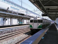 上田駅1145分発に乗って戸倉駅まで17分乗車します、懐かしい車両ですね