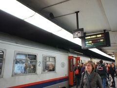エッセンで乗った時はアントワープ行きだと思っていたら、ブリュッセル行きになってました！　乗換えせずブリュッセル中央駅まで来れた～。ほっ

どうも国境を越える列車にアクシデントがあり、こういう事態になったもよう。ロッテルダムでは特急列車のタリスに抜かれたので、これで移動すれば楽に来れたのか…と思ったのでした。当時はWi-Fiもスマホ持ってなかったし、よく対応できたものです。