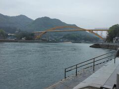 生口島と高根島との間にかかる高根大橋。橋は黄色に塗られていて、これも瀬戸田の名物・レモンをイメージしているのでしょうか。