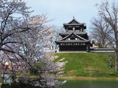 高田城三重櫓。（1993年復元）

高田城は天守閣を造らなかった平城で、こちらは櫓なのだそうです。